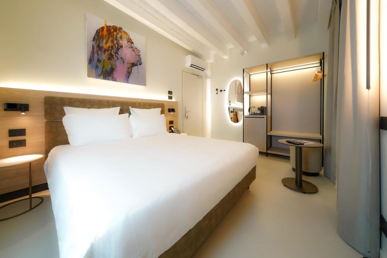 Bergamo Inn 21 מראה חיצוני תמונה A room at the hotel