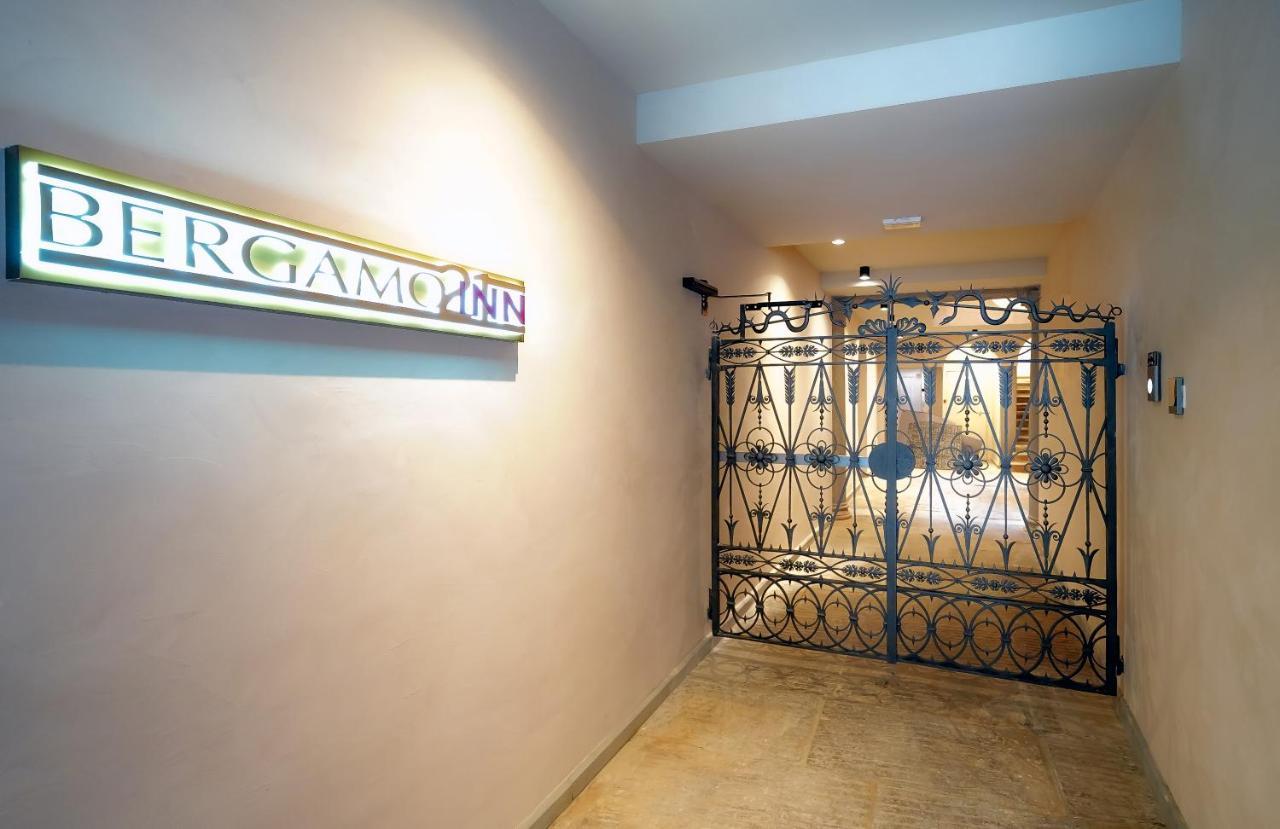 Bergamo Inn 21 מראה חיצוני תמונה Entrance to the Bergman Center