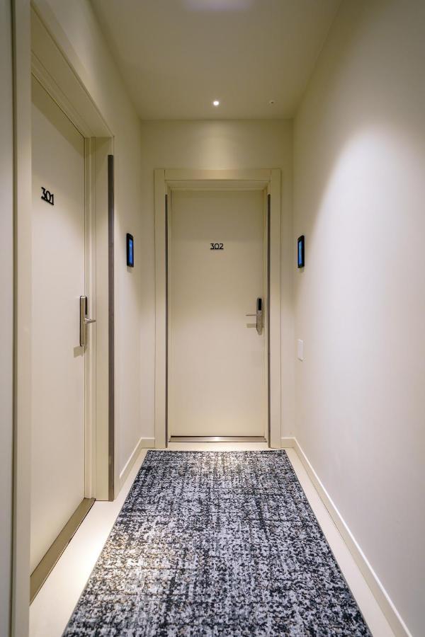 Bergamo Inn 21 מראה חיצוני תמונה A door